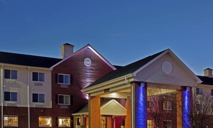 Vernon Hills Hotel | 319 m² Hotel ∙ 127 guests