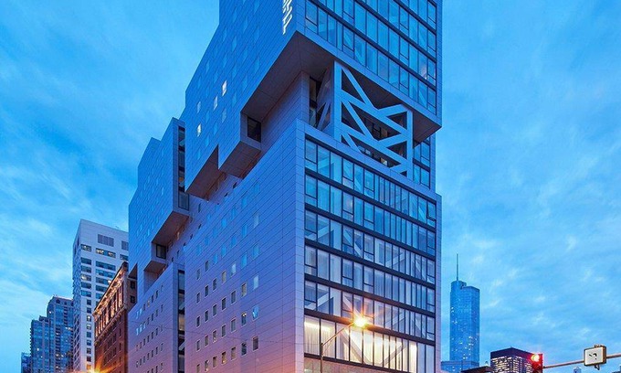 Near North Side Hotel | 34 m² Hotel ∙ 127 guests