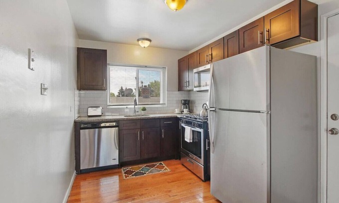 West Ridge Apartment | 3BR Homey with Comfy Living Room Apartment