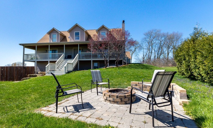 The Galena Territory House | 4 BR. Hot Tub. Pet Friendly. May Discounts!