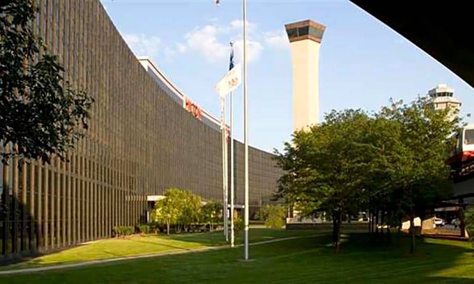 O'Hare Hotel | 4-Star Hotel ∙ Hilton Chicago O'Hare Airport