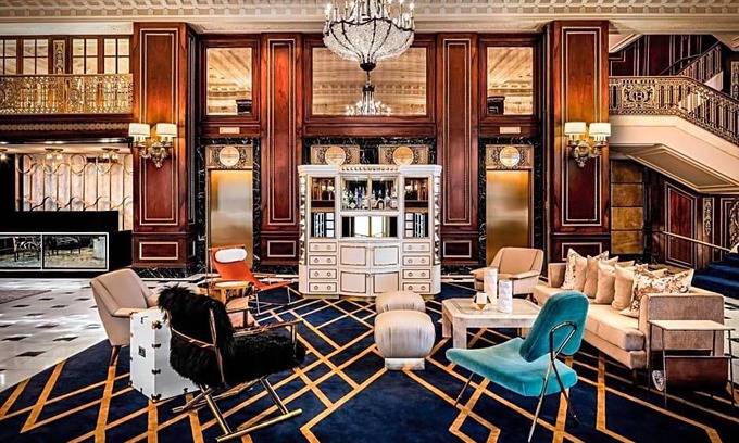 The Loop Hotel | 4-Star Hotel ∙ The Blackstone, Autograph Collection