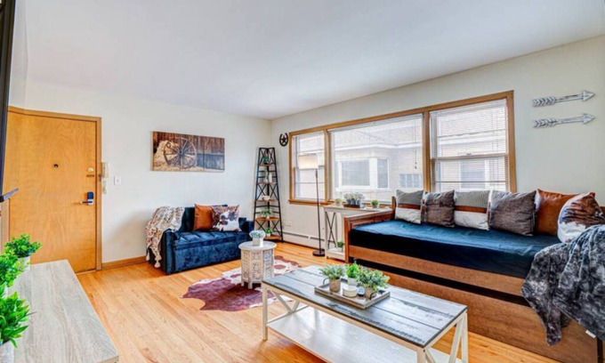 Elmwood Park Condo | 46 m² Condo ∙ 2 bedrooms ∙ 13 guests