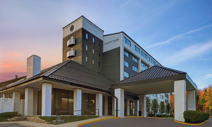 Elmhurst Hotel | 49 m² Hotel ∙ 10 guests