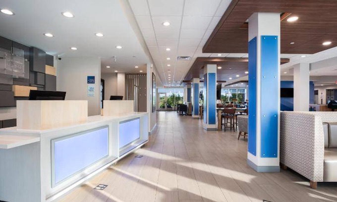 Hoffman Estates Hotel | 65 m² Hotel ∙ 127 guests