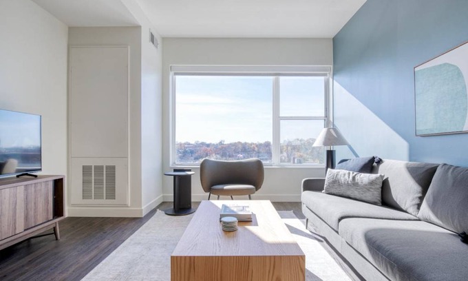 Elmhurst Apartment | 78 m² Apartment ∙ 1 bedroom ∙ 2 guests