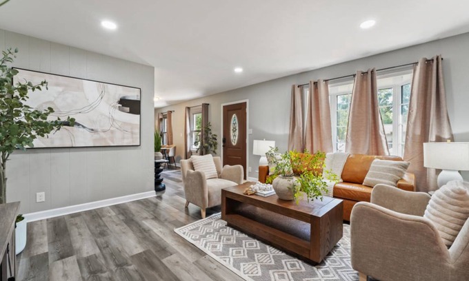 Streamwood House | 88 m² House ∙ 3 bedrooms ∙ 8 guests