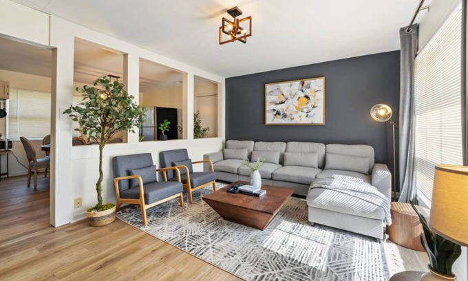 Streamwood House | 92 m² House ∙ 3 bedrooms ∙ 6 guests