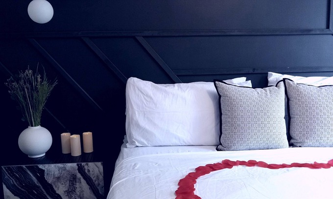 South Holland House | Adult Playhouse with Love Dungeon - Romantic Getaway
