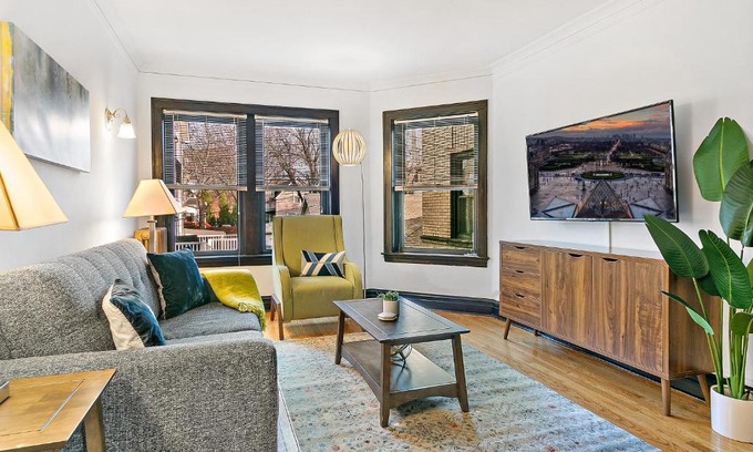 North Center Apartment | Apartments in Chicago, IL, USA