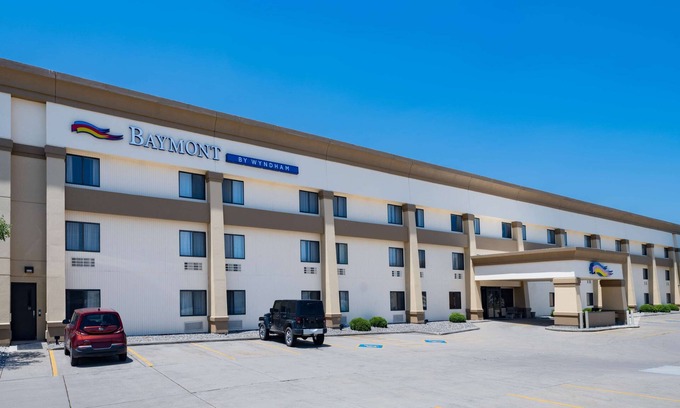 Champaign Hotel | Baymont by Wyndham Champaign