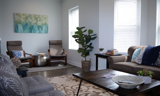 Edgewater Beach House | Beautiful, Spotless 4000 sqf House near Wrigley/Cubs, Lake, Nightlife, Groceries