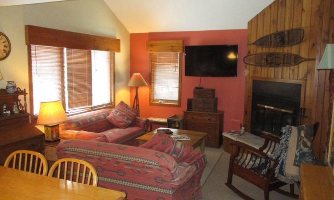 The Galena Territory House | Beautiful townhome in Galena Territories Sleeps 9, 4 BR, close to Owners Club.