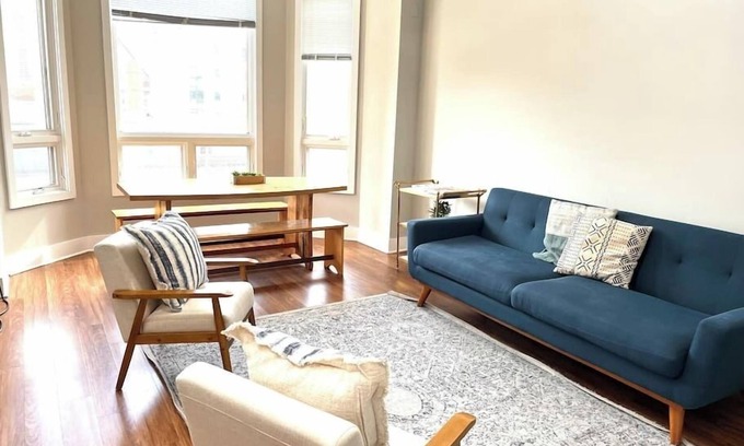 River North Apartment | Beautiful Unit CHI in Prime River North - top floor