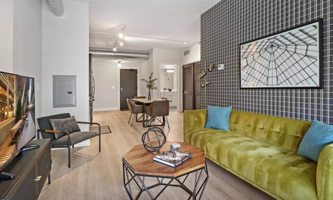 Lakeview Apartment | BEL2 Beautiful Belmont 1BR Apt w/ In-Unit Washer/Dryer