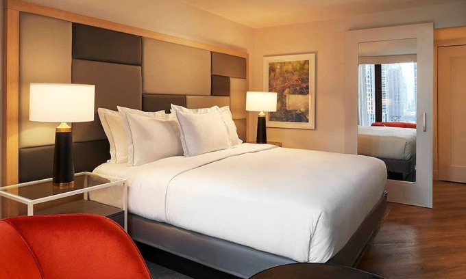 Streeterville House | Best Place to Stay in Chicago! 4 Comfortable Units, Outdoor Pool, Parking