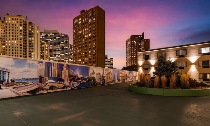 Indian Village Hotel | Best Western Plus Hyde Park Chicago Hotel
