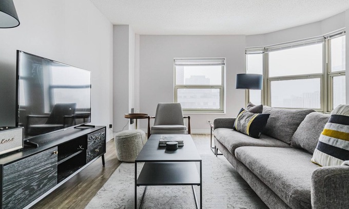 Near North Side Apartment | Blueground | Gold Coast, BBQ & gym, nr Hancock
