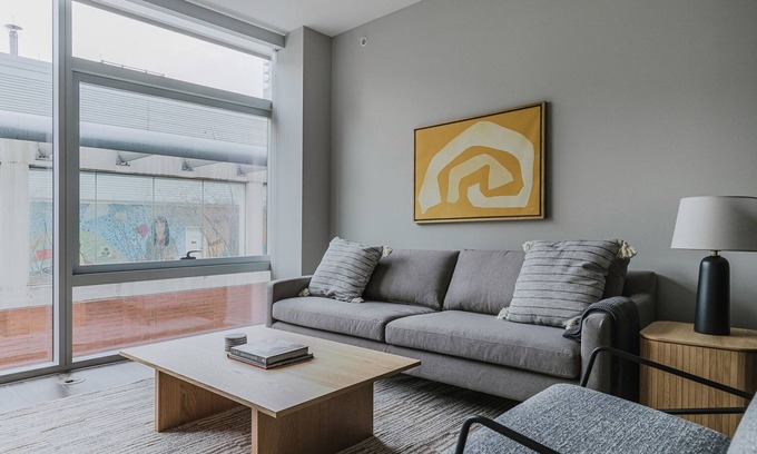 Streeterville Apartment | Blueground | River North, rooftop & pool, nr Mart