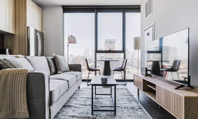 Near West Side Apartment | Blueground | West Loop, rooftop pool & gym