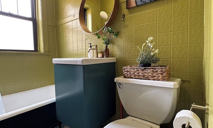 Lakeview Apartment | BOUTIQUE DESIGNER FLAT IN LINCOLN PARK