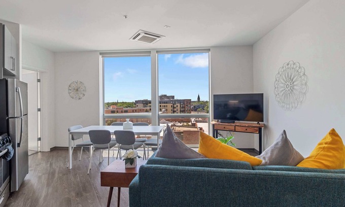 West Bucktown Apartment | Brand New 2BR Chicago City Escape