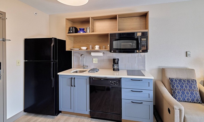 Orange Prairie Hotel | Candlewood Suites Grand Prairie by IHG