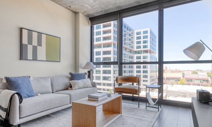 Near West Side Apartment | Charming West Loop 1BR w/ Pool & Gym, walk to Shops, by Blueground