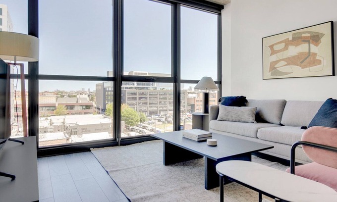 Near West Side Apartment | Charming West Loop 1BR w/ Pool & Gym, walk to Shops, by Blueground