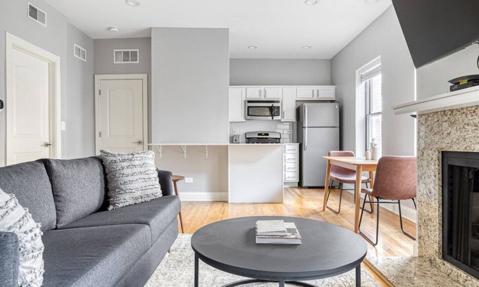 Lakeview Apartment | Chic Lakeview 2BR w/ W/D & Pool, 3 blocks to Lakefront, by Blueground