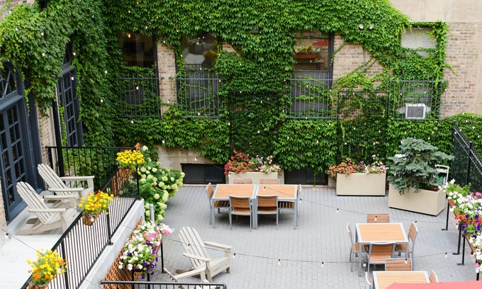 Park West Hostel | Chicago Getaway Hostel