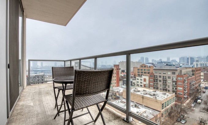 River West Apartment | Clean River West 2BR w/Party Room, nr Fulton Market, by Blueground