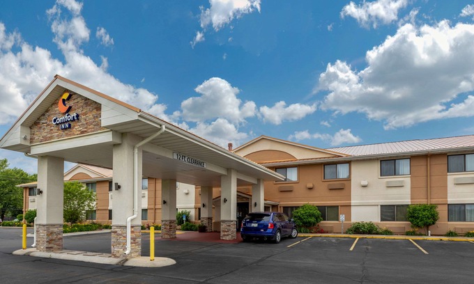 Quad Cities Hotel | Comfort Inn Moline - Quad Cities