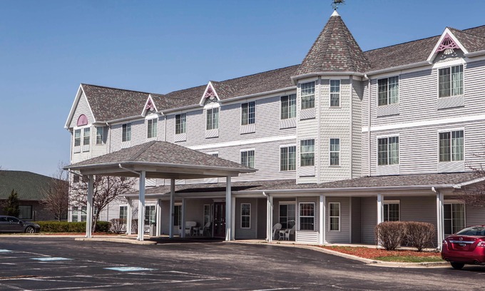 Geneva Hotel | Comfort Inn & Suites Geneva - West Chicago