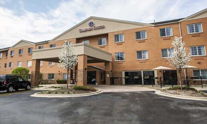 Elgin Hotel | Comfort Suites Elgin
