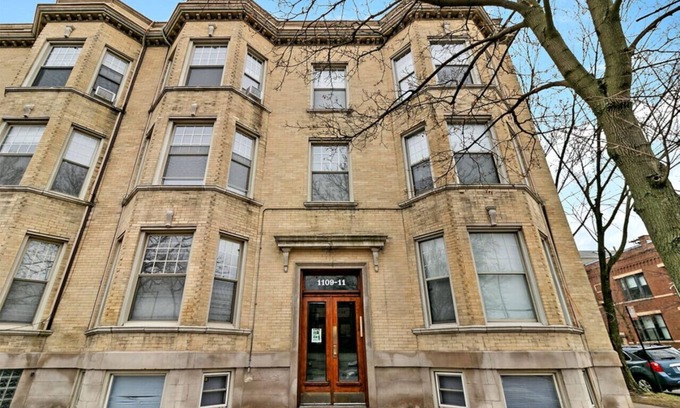 Wrigleyville Apartment | Cool 2BR | Wrigleyville close to Fun City
