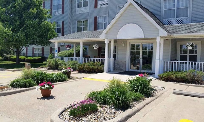 Bloomington Hotel | Country Inn & Suites by Radisson, Bloomington-Normal West, IL