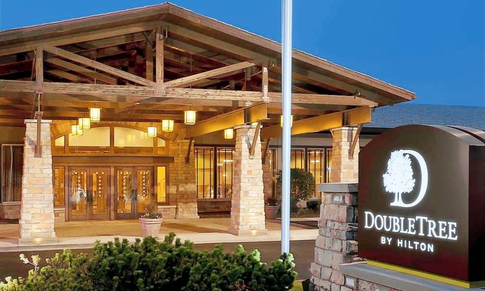 Mundelein Hotel | DoubleTree by Hilton Libertyville - Mundelein