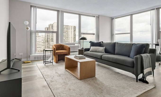 Edgewater Beach Apartment | Dreamy Edgewater 3BR w/ Gym, Deck & Lounge, 5 blocks to L, by Blueground
