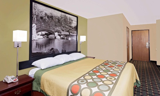 Canton Hotel | Econo Lodge