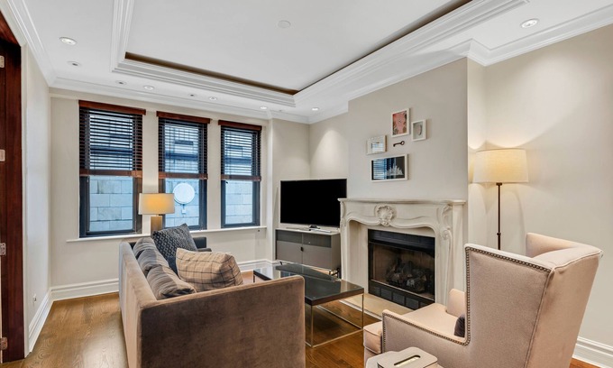 Near North Side Apartment | Elegant King Bed 1.5 Bath Suite in the Heart of Chicago's Gold Coast