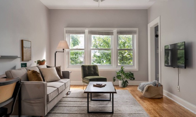 West Bucktown Apartment | Flexhome Logan Square 1BR B1 - Office+W/D+Patio