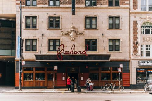 Downtown Chicago Hotel | Freehand Chicago