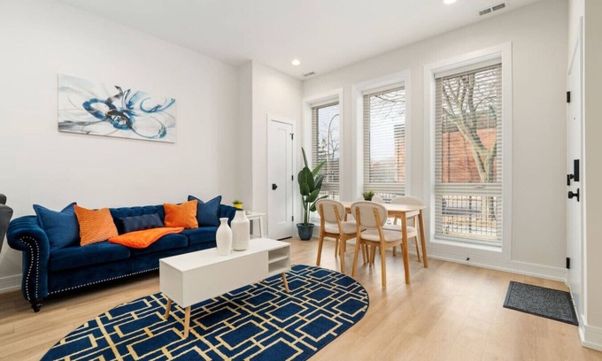 Bronzeville Apartment | Gilean Urban Retreat