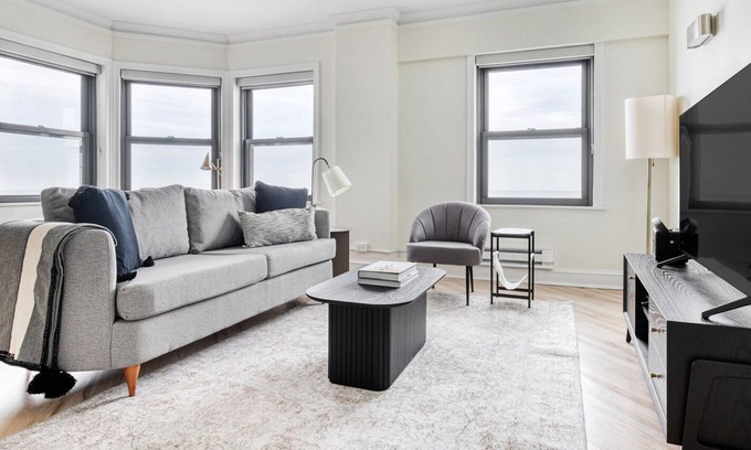 Gold Coast Apartment | Gorgeous Gold Coast 2BR w/ Doorman & Gym, 2 blocks to L, by Blueground