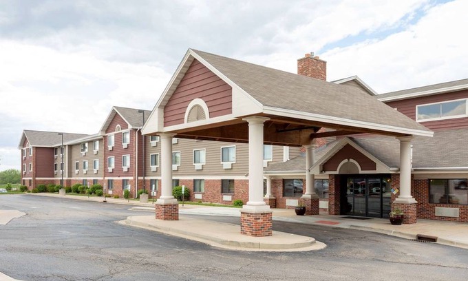 Orange Prairie Hotel | GrandStay Hotel & Suites - Peoria