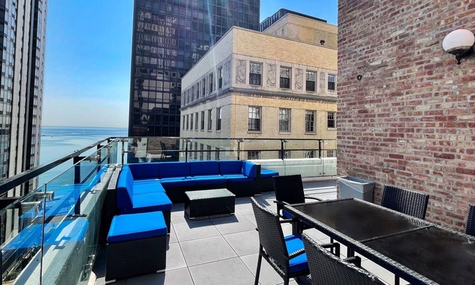 Streeterville Condo | GROUP LUX in Gold Coast FULL FLOOR 4bd/4ba+Parking