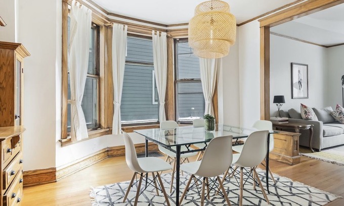 Ravenswood House | Heart of Lincoln Square