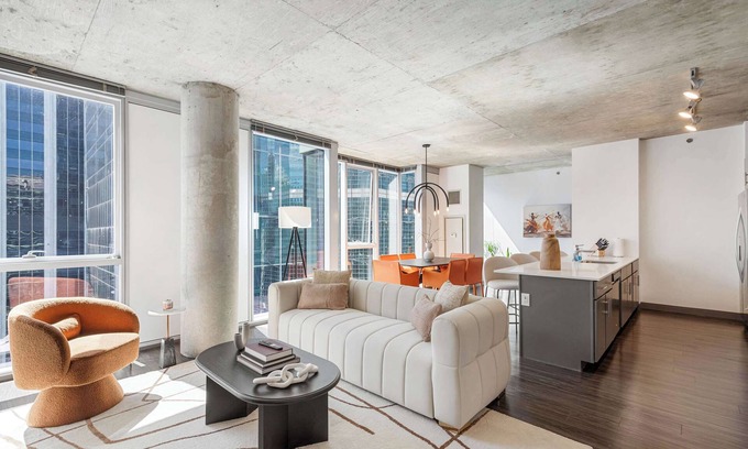 Downtown Chicago Apartment | High-End 3BR Retreat + Steps to Millennium Park