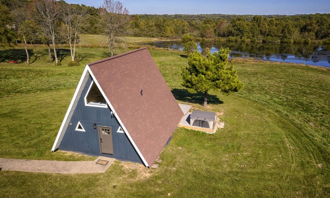Makanda Cabin | Hike, Wine, Dine, then HOT TUB under the stars!